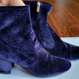 7.5 Blue Velvet Unisa Zippered Booties Shoes